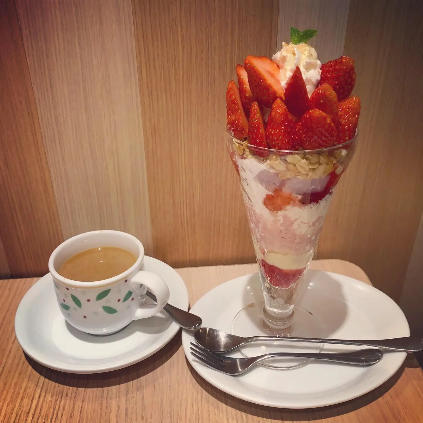 【おすすめいちごスイーツ】コスパ最強の贅沢パフェなら「デニーズ」に決まり◎_3