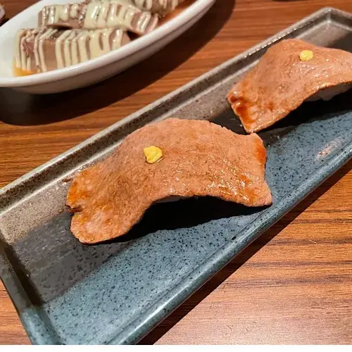 『うしごろバンビーナ』の赤身肉の握り