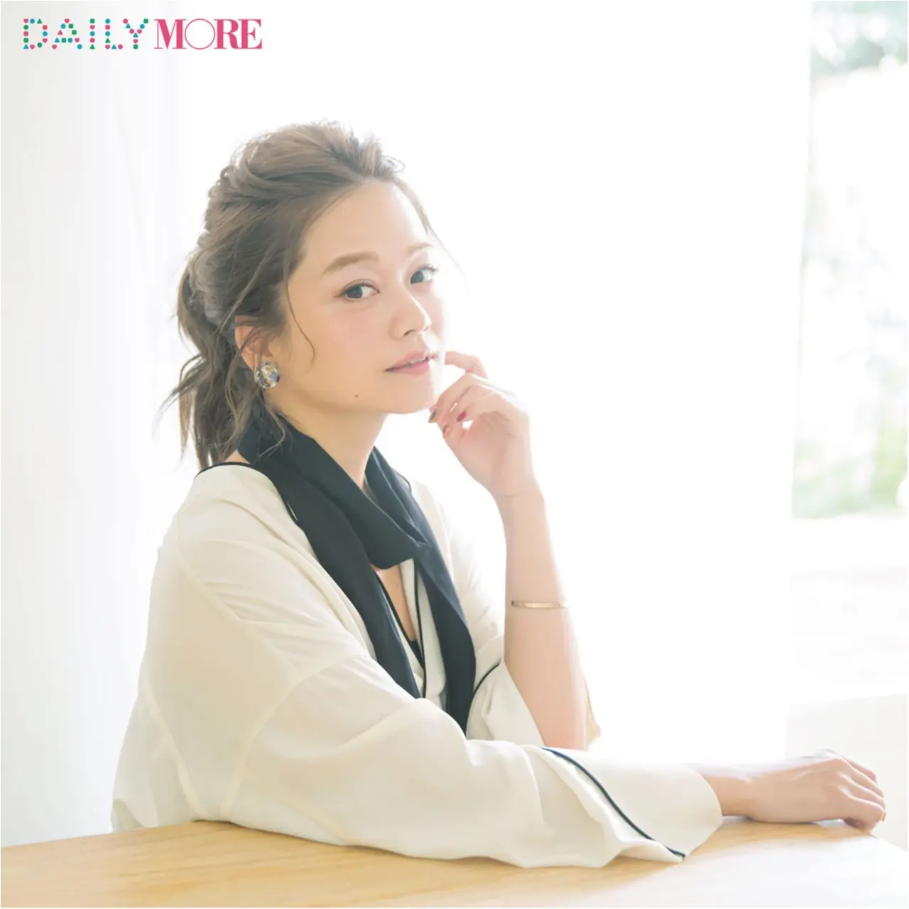 すっきりポニーなら、きちんと感とおしゃれさが同時に叶う! モアビューティズ高山直子ちゃん直伝「打ち合わせの日にピタリ!」の神ヘアアレンジ_1
