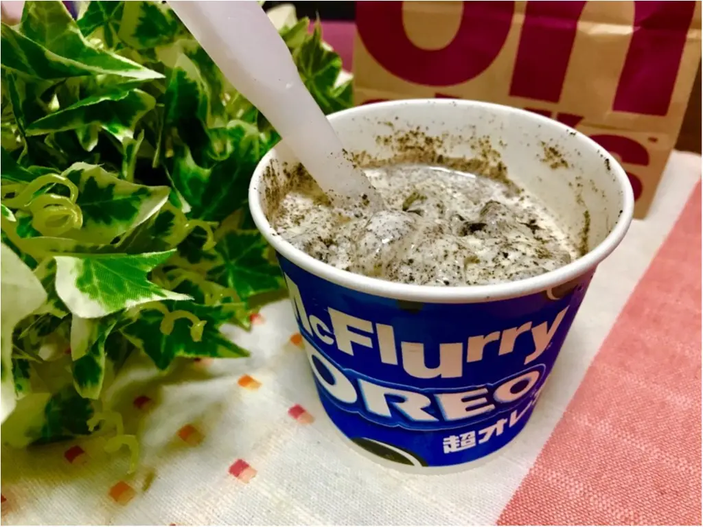 マックスイーツ どこを食べても超盛りのオレオクッキーが口いっぱい マックフルーリー 超オレオ が本当に超オレオだった 笑 Moreインフルエンサーズブログ Daily More
