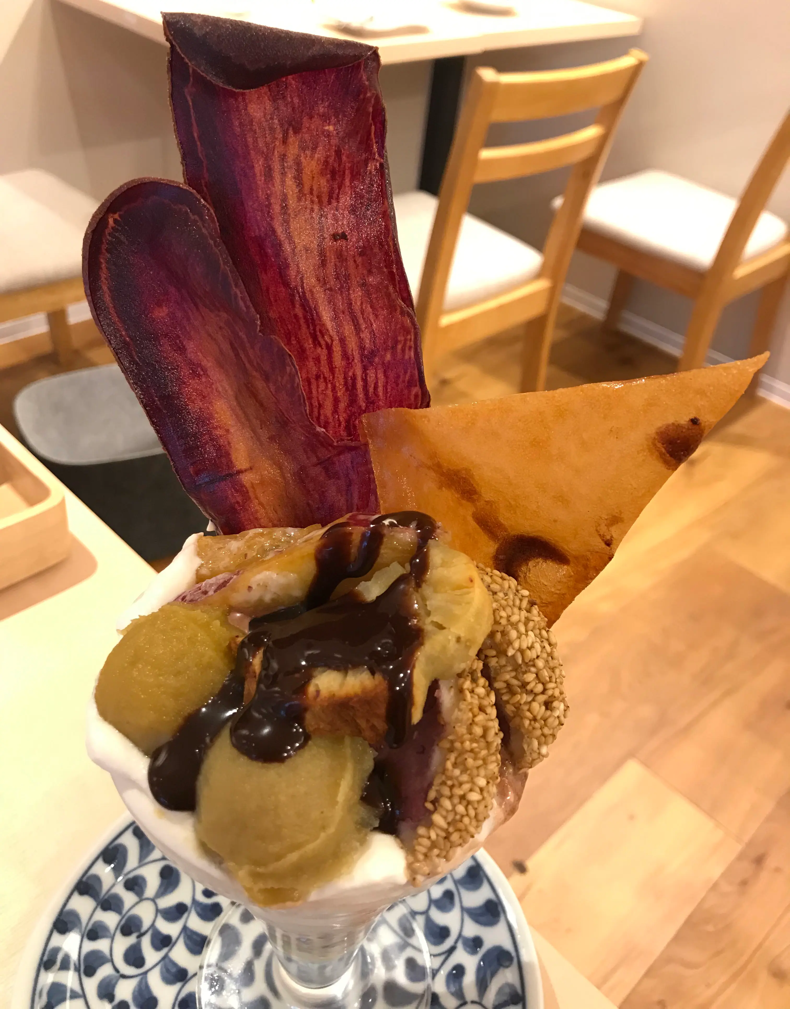 高級芋菓子 しみず 太田店の贅沢芋パフェ(チョコタイプ)