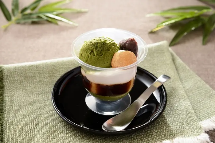 【コンビニスイーツ】『ローソン』の「サクサク!黒糖クランチの和パフェ」