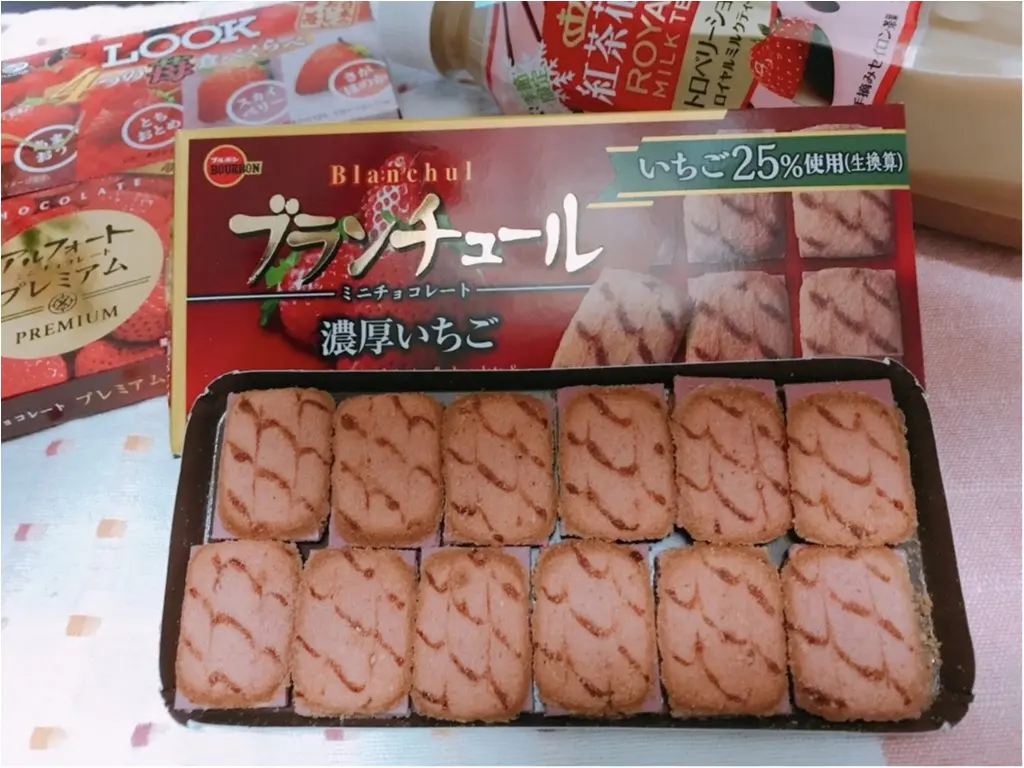 【冬季限定のいちご味が続々登場!】ロッテも!ブルボンも!不二家も!いちご味の新作お菓子がどれも美味しい♡♡_6