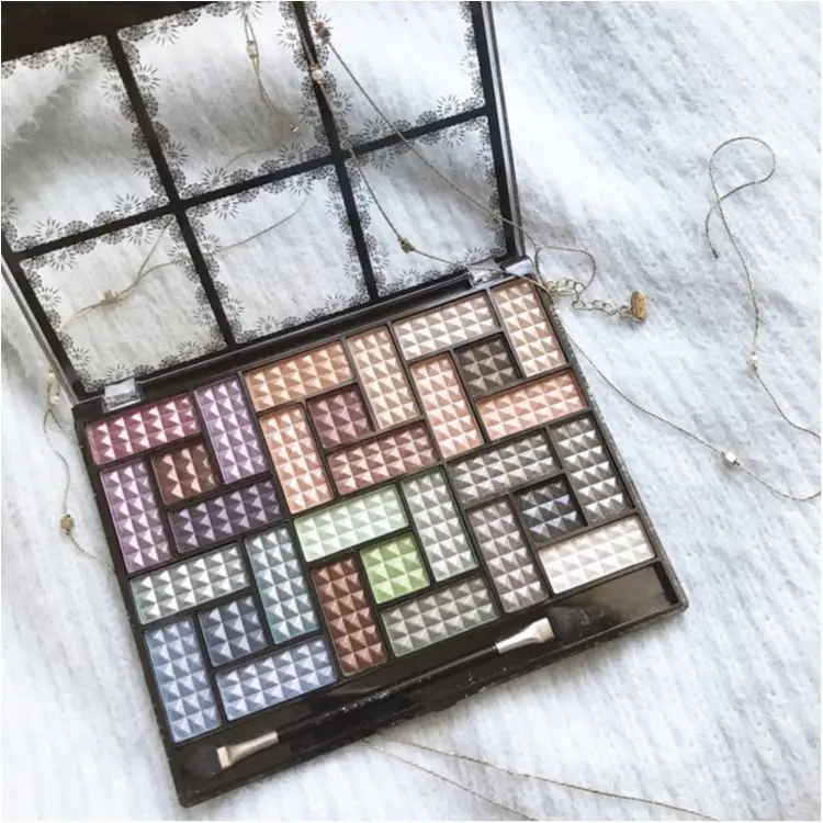 【Cosme】#プチプラコスメ ♡ 30色のアイシャドゥパレットをワンコインでGET!!_1