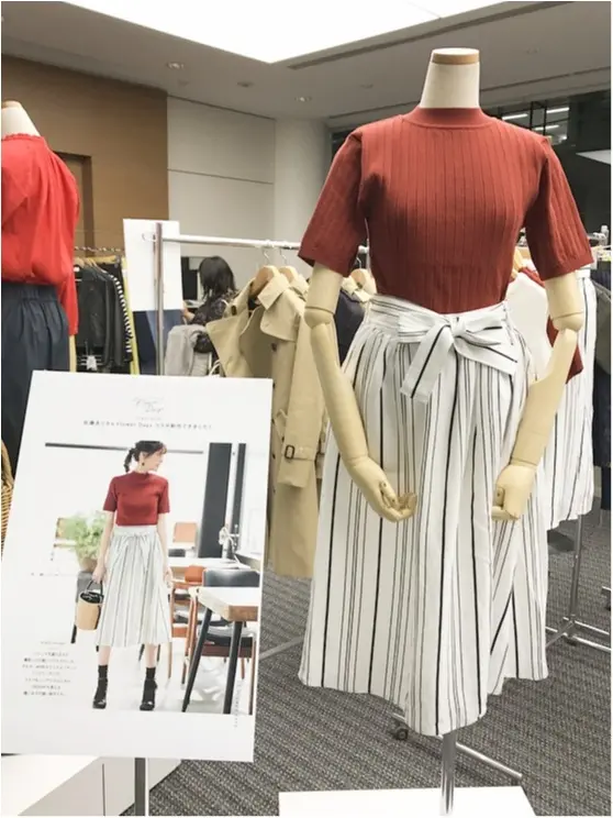 FlowerDays展示会で見つけたピンクニット×UNIQLO Uのワイドデニムで春先取りコーデ_1