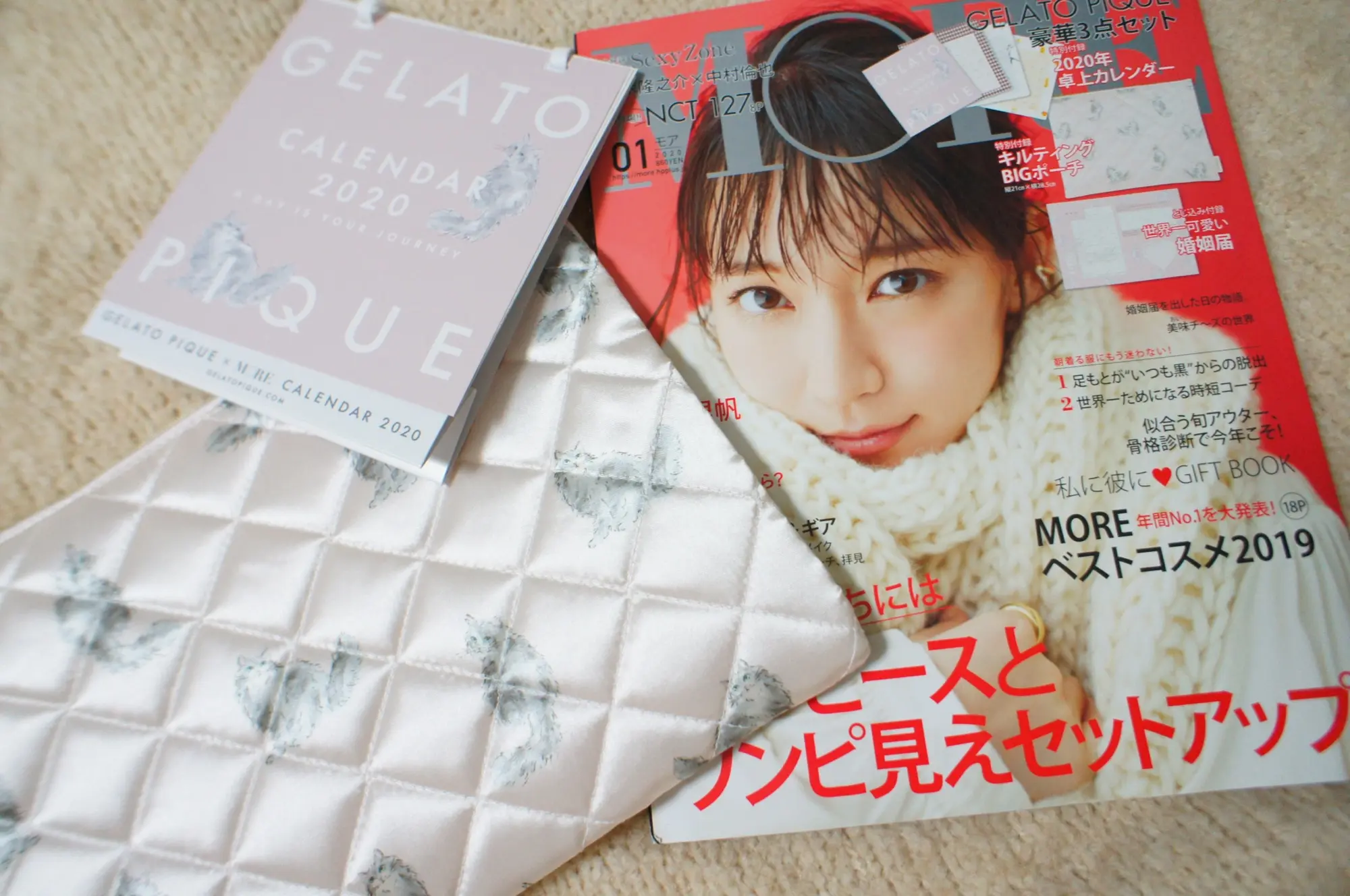 《大人気付録❤️ジェラピケのカレンダーとBIGポーチ付き》【MORE1月号】をチェック☻_1