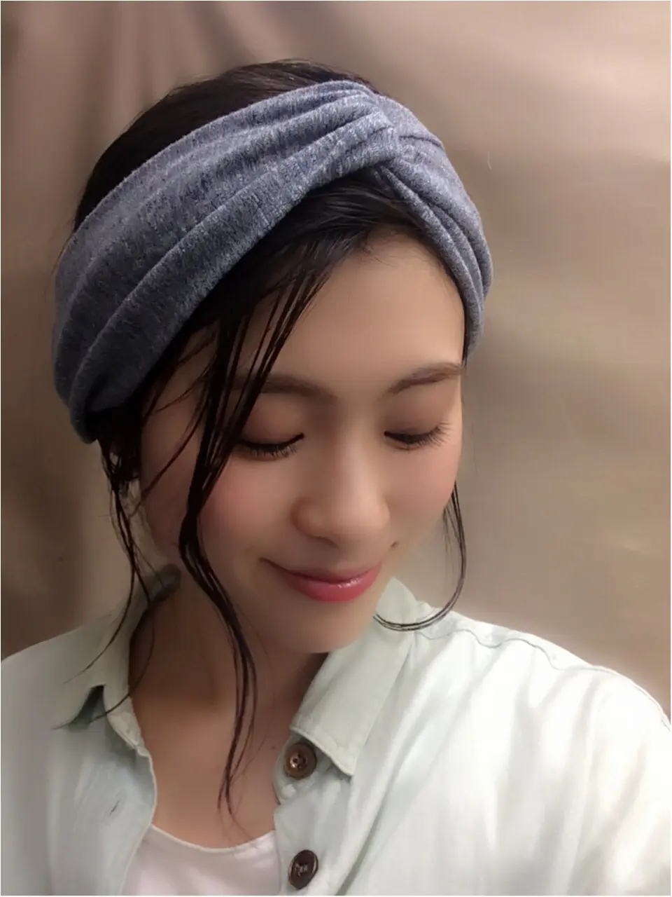 湿気で髪がまとまらない そんな時はヘアバンドでこなれヘアに Moreインフルエンサーズブログ Daily More