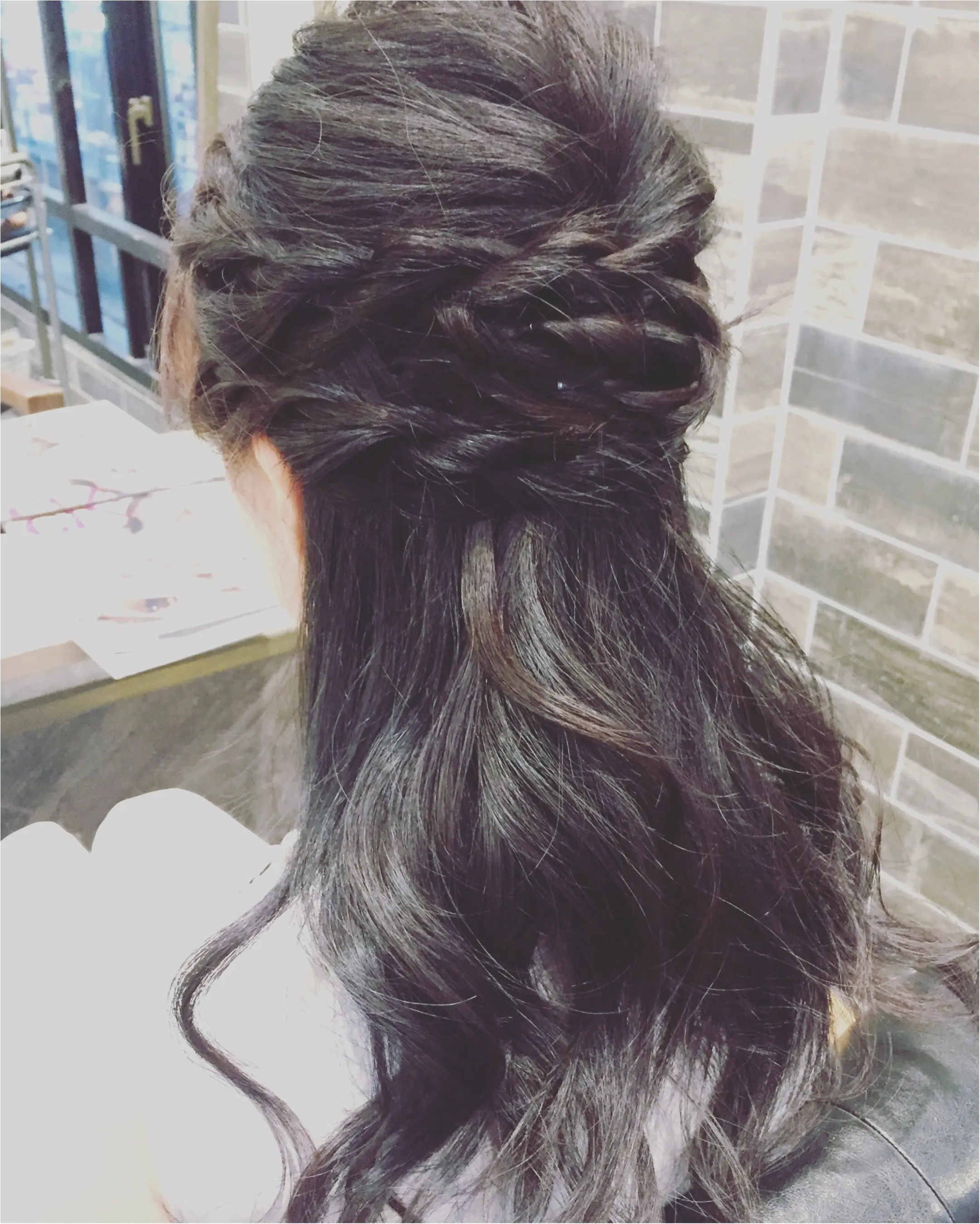 結婚式特集 髪型編 簡単にできるお招ばれヘアアレンジや おすすめヘアアクセサリー ビューティ コスメ メイク ヘア ダイエット Daily More