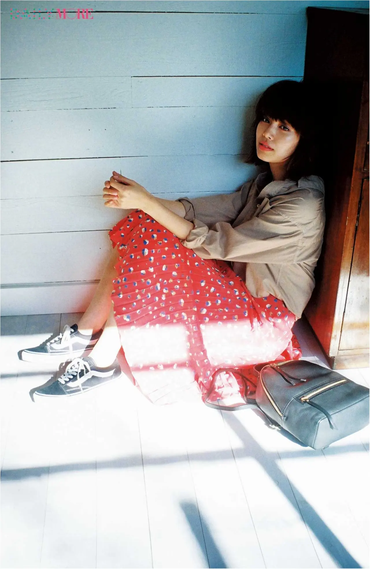 【今日のコーデ/垣内彩未】働くガールにおすすめな黒スニーカー、 『VANS』の「オールドスクール」に注目!_1