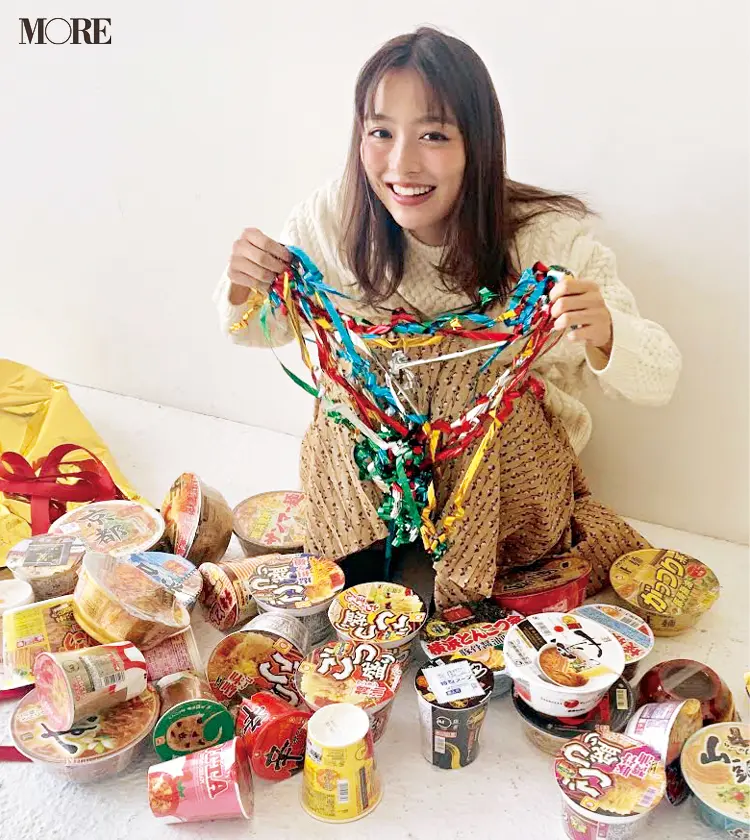 内田理央の足元に広がるのは!? ドラマ『来世ではちゃんとします』も終盤に【モデルのオフショット】_1