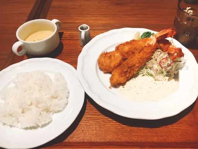 【渋谷】#おうちでsioで話題の鳥羽シェフが手がける洋食店《純洋食パーラー大箸》の“弾ける海老フライ“を実食!_2