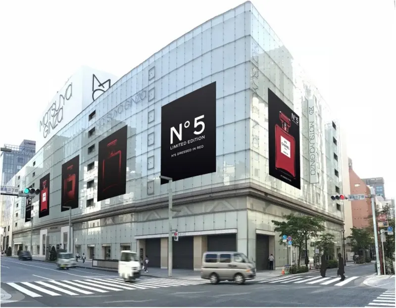 【話題沸騰中!!】「シャネル N°5」の真っ赤な限定ボトルが、渋谷や銀座の街をジャック♥_5