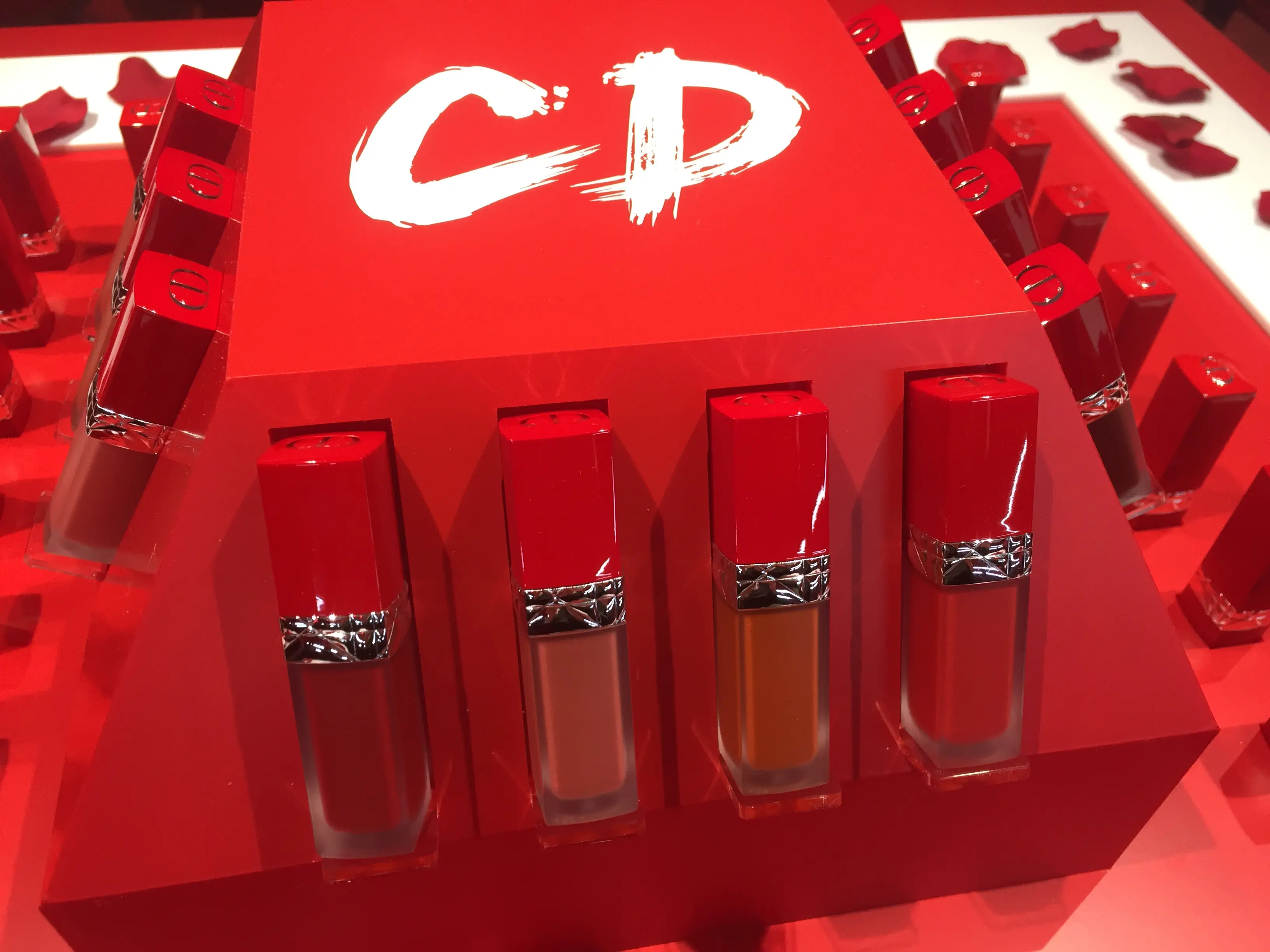 『Dior』史上いちばん唇に優しい! 12時間発色が続く新感覚マットリップ誕生。_1