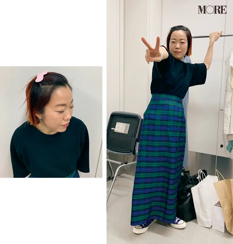 チェックのスカートにコンバースをはいたスタイリスト高野麻子さん