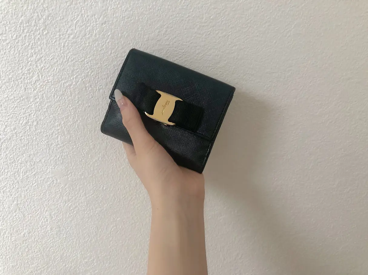 【20代女子の愛用財布】メインとサブと。(FENDI × Salvatore Ferragamo)_3