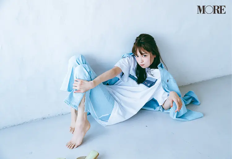 川口春奈流背伸びしない生き方 Tシャツコーデの川口春奈