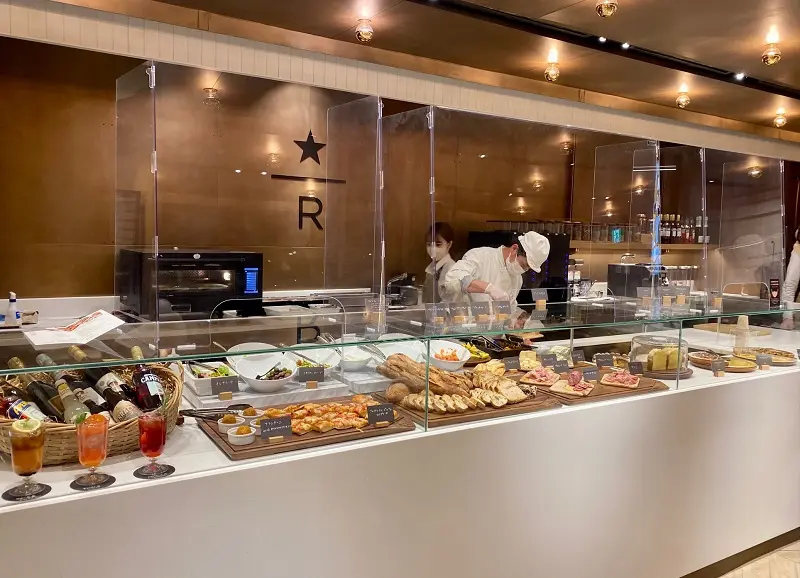 「スターバックス リザーブ ストア　銀座マロニエ通り」の新メニュー「アペリチェーナ」フードケース