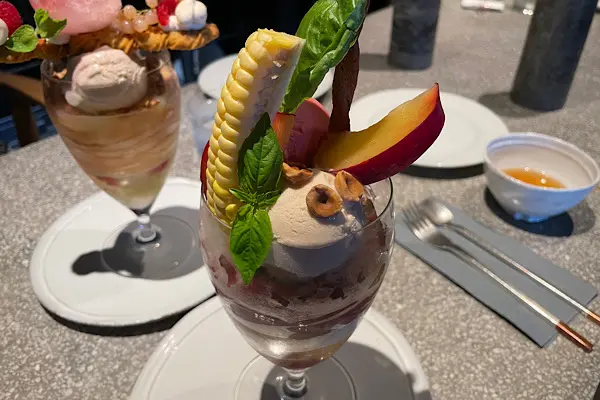 すもものパフェ