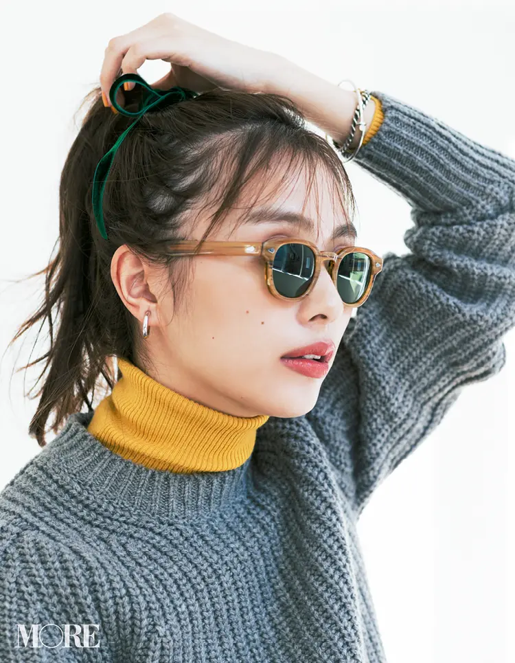 見慣れたニットが「まるで別人」☆ 首もとコーデ次第でクルー&Vネック6変化! 記事Photo Gallery_1_2