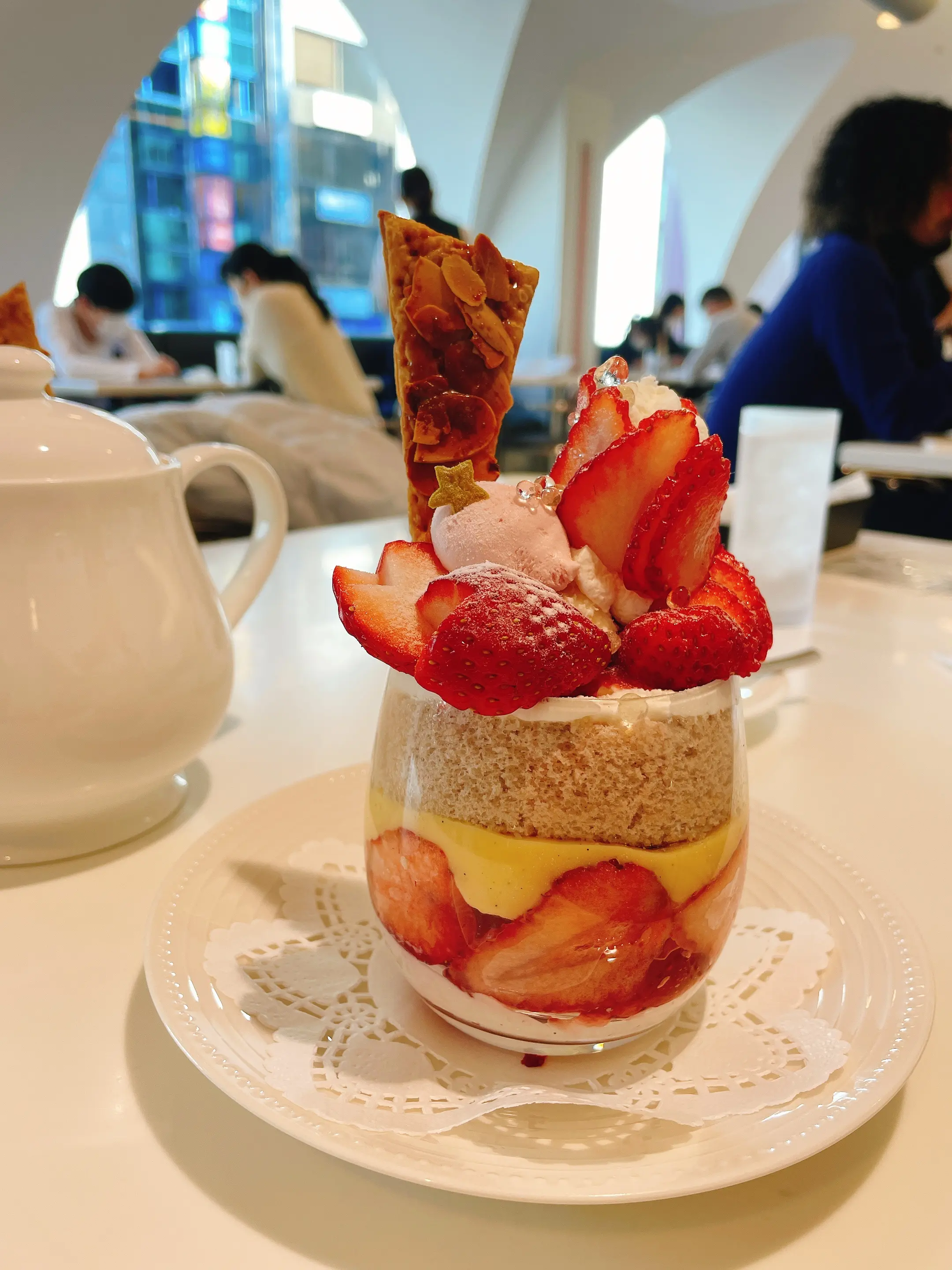 【おすすめいちごスイーツ】《いちごとロイヤルティー》が香る期間限定の可愛らしいトライフル♡_2