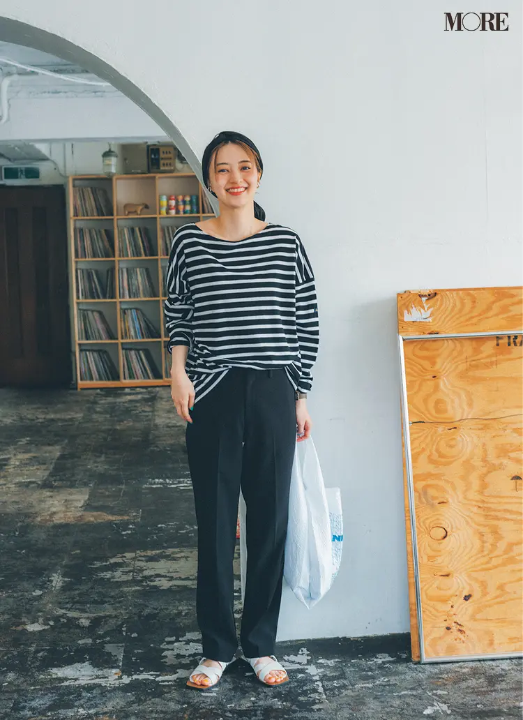 ユニクロの美脚スラックス×ボーダートップスコーデの逢沢りな