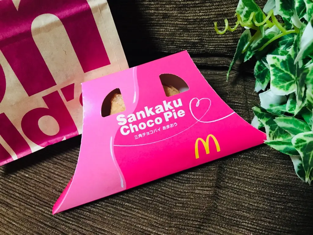【マクドナルド】今年はひと味違う!冬の定番スイーツ《三角チョコパイ》にあまおう味が登場♡_2