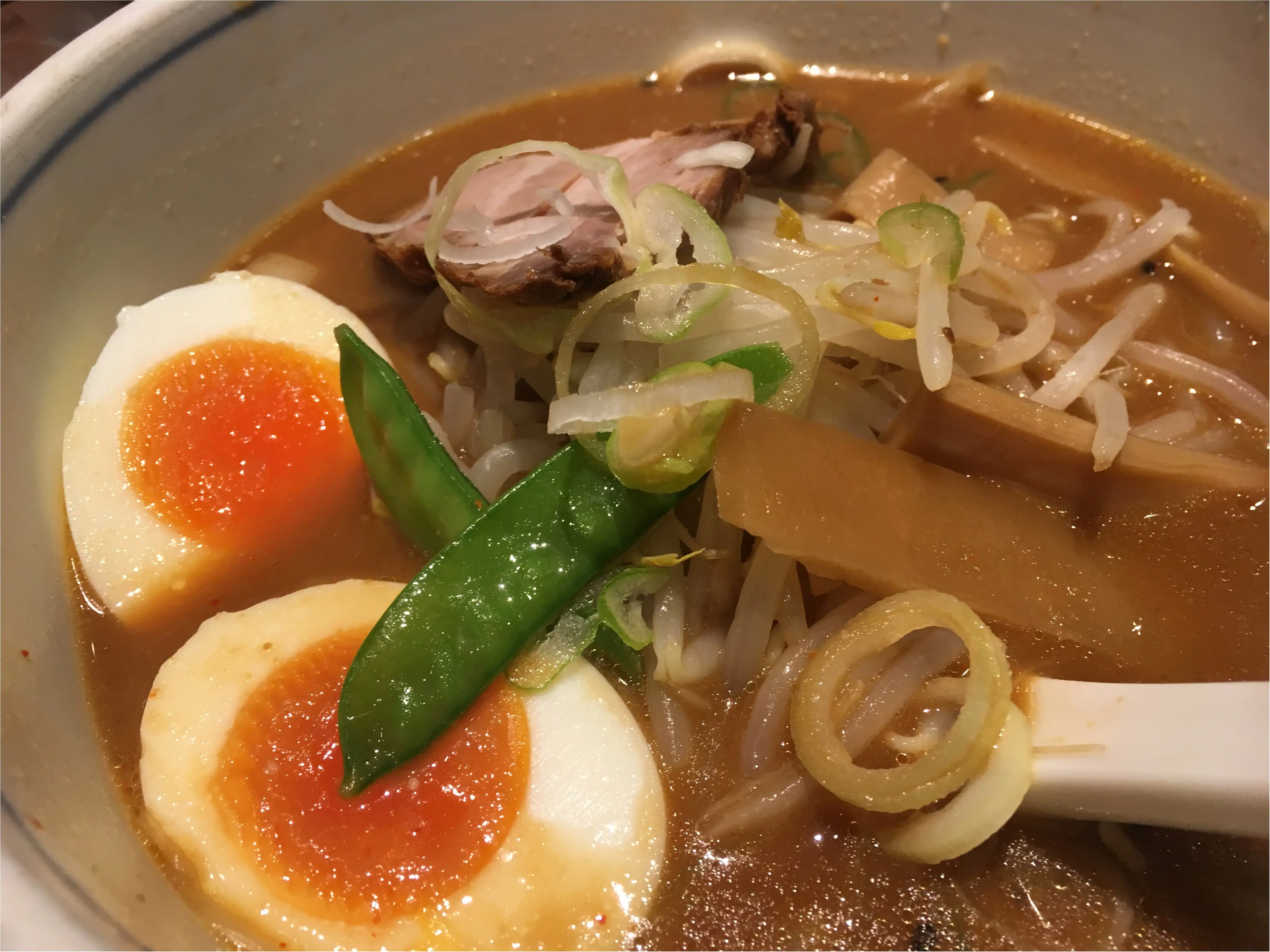 赤坂で食べたピリ辛ラーメン。_3