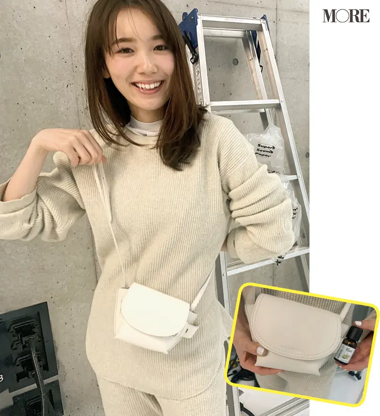 飯豊まりえ、『J&M デヴィッドソン』のミニバッグがお気に入り! 中には……?【モデルのオフショット】_1