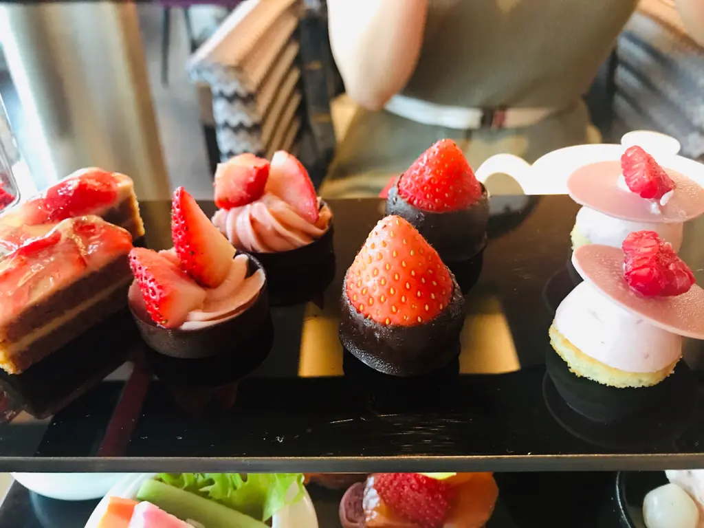 【銀座カフェ】女子会におすすめ!苺づくしの《アフタヌーンティー》が超絶お洒落♡_9