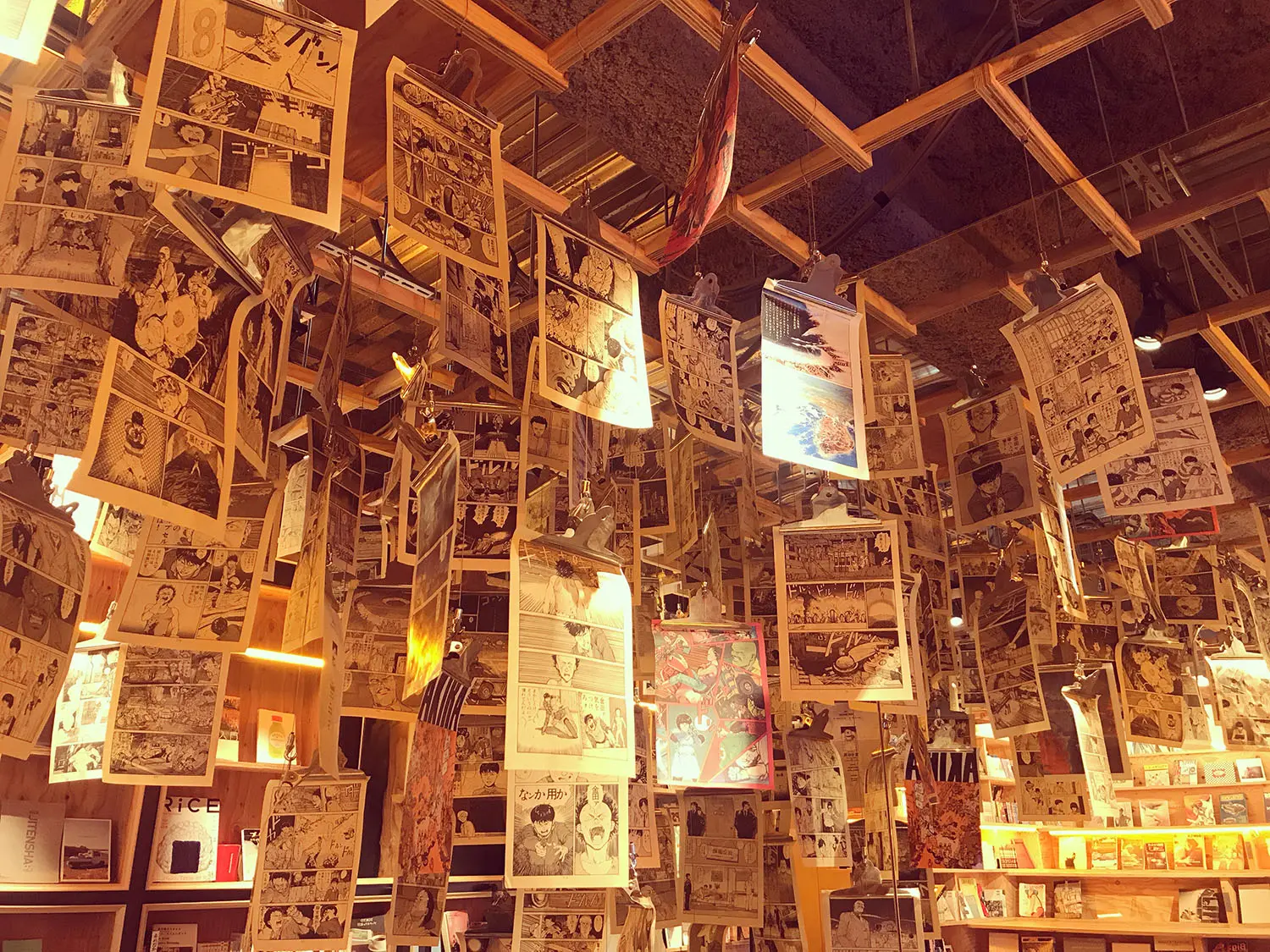 「BOOK AND BED TOKYO SHINJUKU」の店内03