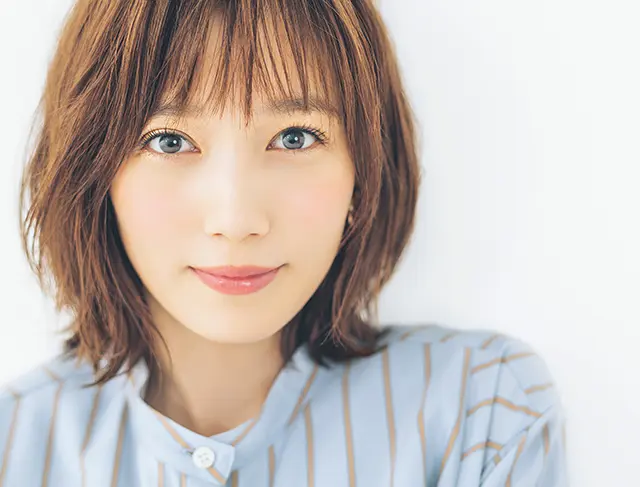 林由香里さんpresents『コスメデコルテ』の「流れる輝き」が味方! のぼり坂OLのための“会社美人”格上げメイク塾_2