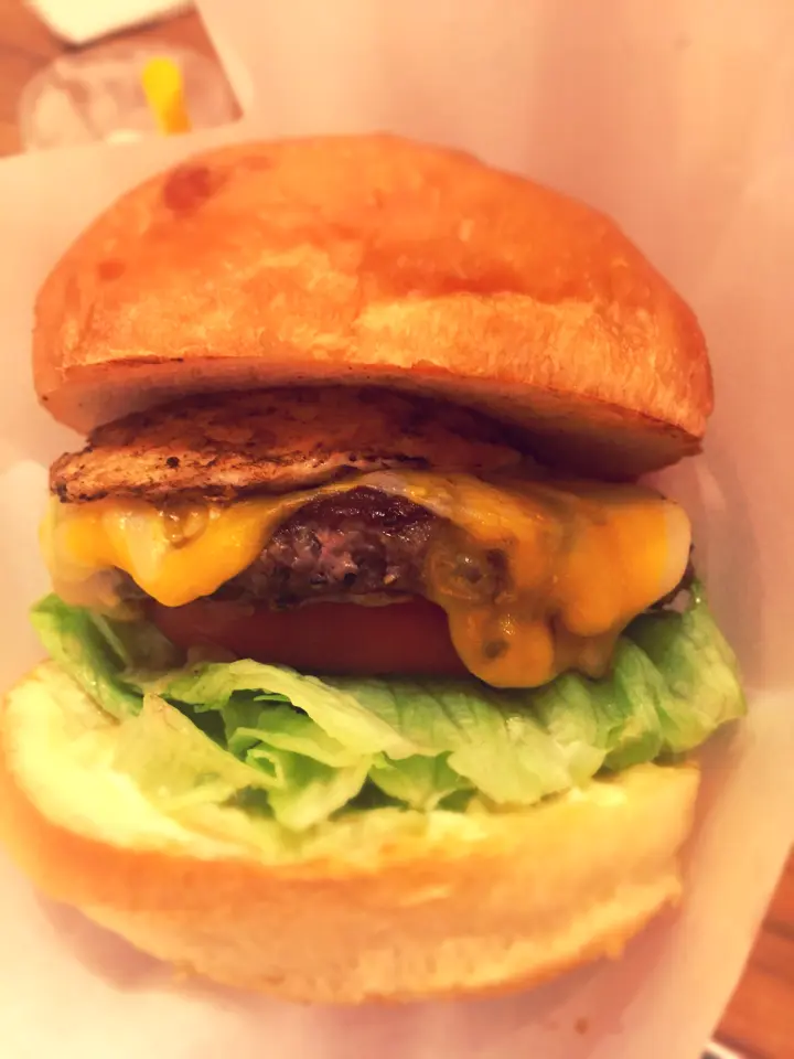 女子ウケ間違いなし。ピンク一色♡かわいすぎる店内で絶品ハンバーガーとミルクシェイクを。_10