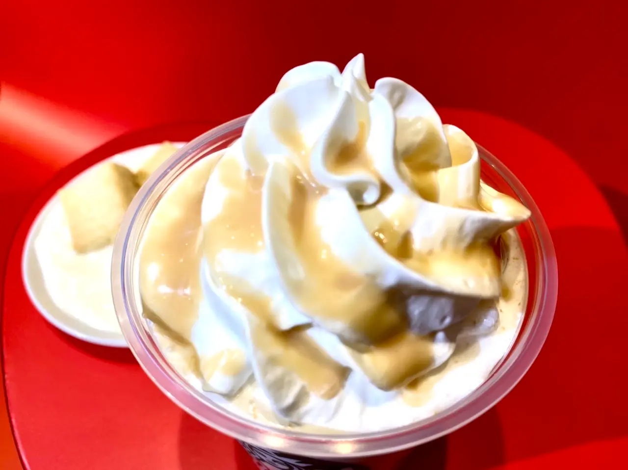 スタバ2022バレンタイン第2弾「ベイクド&クリーミー 生ホワイトチョコレート フラぺチーノ」のトッピングアップ