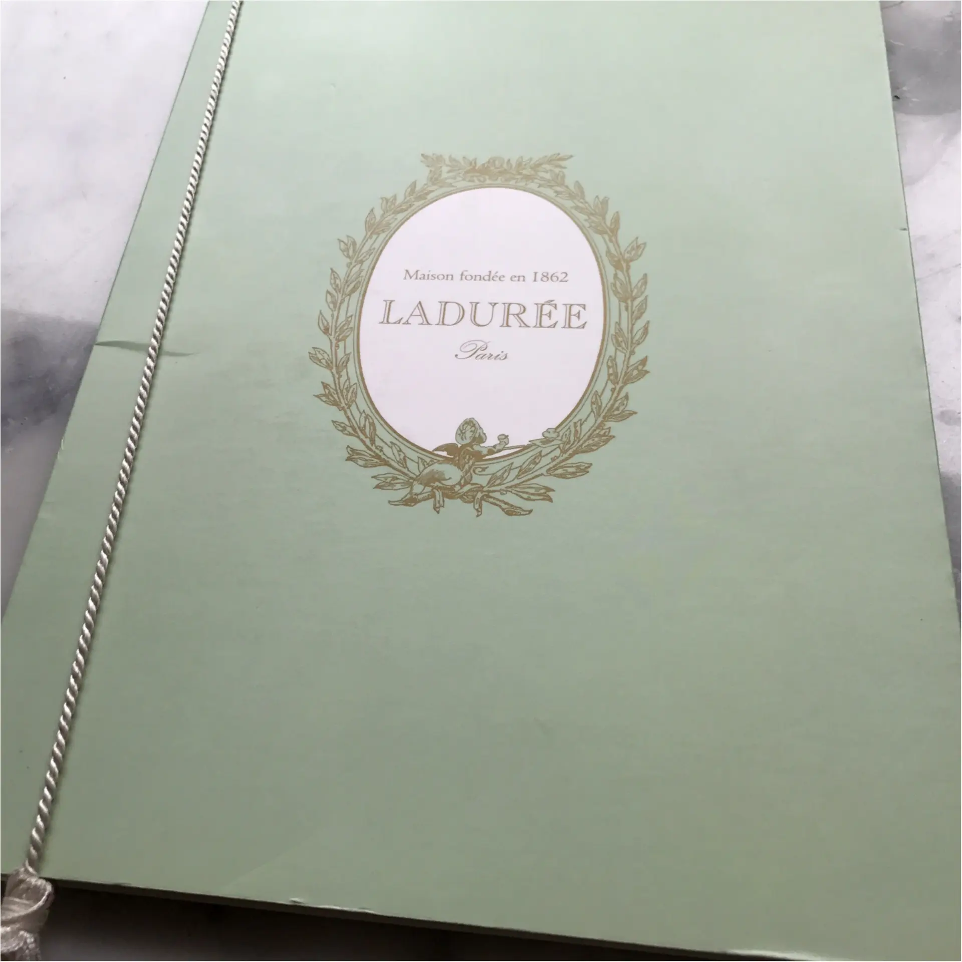 ★まるで別世界?!可愛いがギューッと詰まった『LADUREE』のアフタヌーンティー★_1