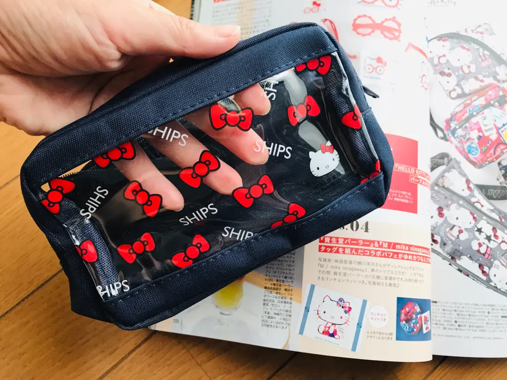 【MORE9月号】今月買うべき神付録!《SHIPS × Hello Kitty》クリア窓つきWジップポーチが可愛すぎ♡_3