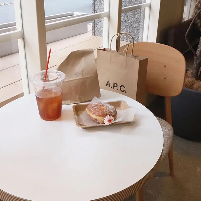 Premiumインフルエンサーズのインスタ拝見! Cafétravelerの荒川奈津美さんは、日本橋の新スポット「COMMISSARY NIHONBASHI」へ♬_1