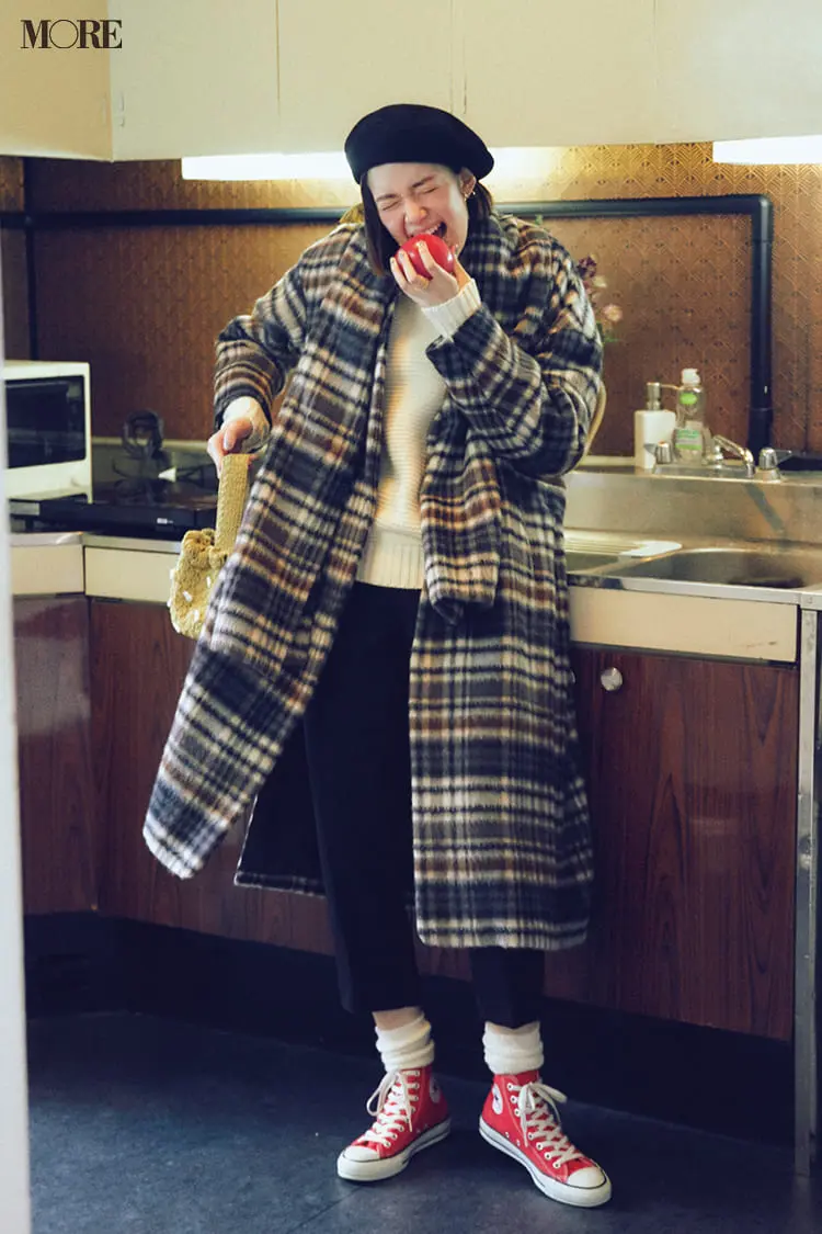 白ニットコーデ【2020冬〜春】- 着膨れしない細見えテクニックなど、白い服の最旬レディースコーディネートまとめ_35