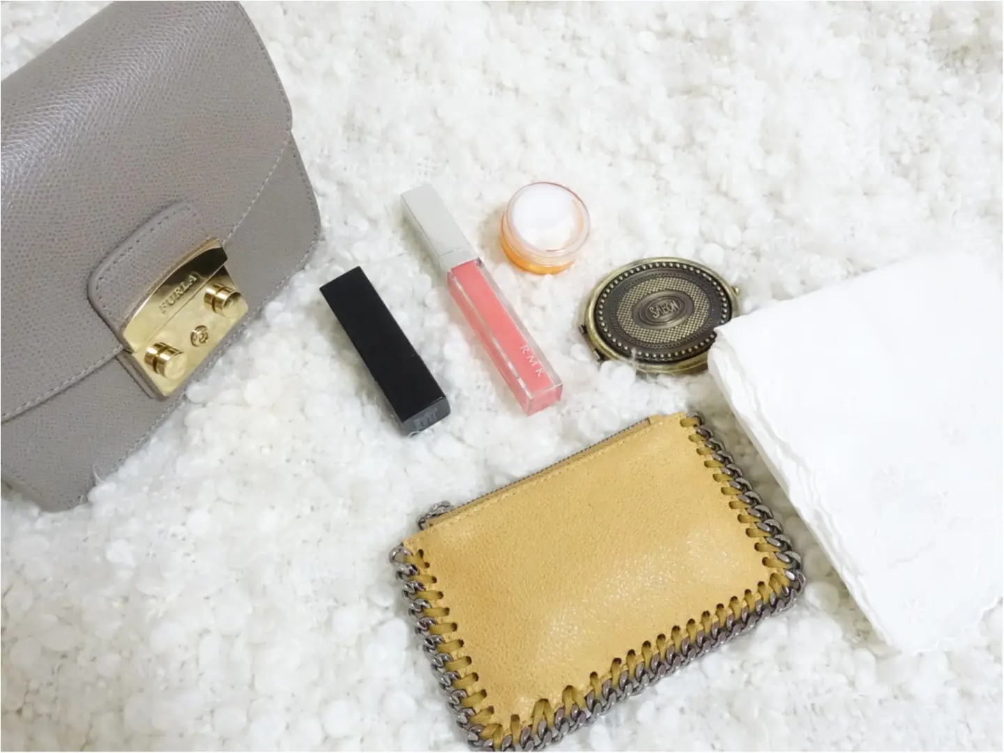 お気に入りの小さいバッグは《FURLA》!バッグの中身はお気に入りがいっぱいなんです!_2