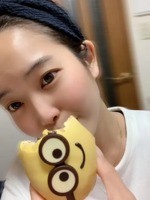 【可愛くて食べれない?!クリスピークリームドーナツのミニオンドーナツ!】_2