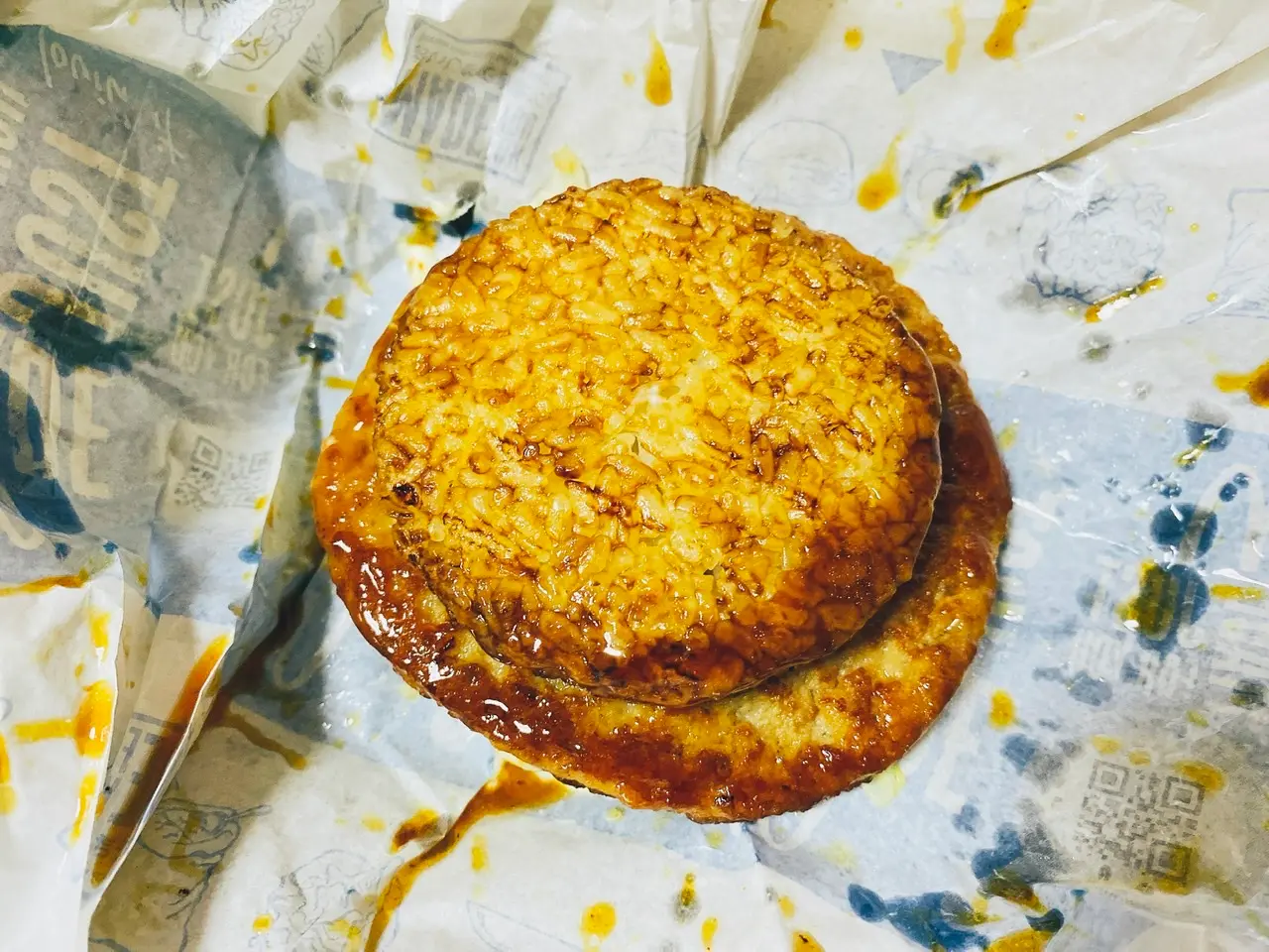 【夜マック限定!】ついにお披露目!発売前から話題沸騰の《ごはんバーガー》を実食♡_3