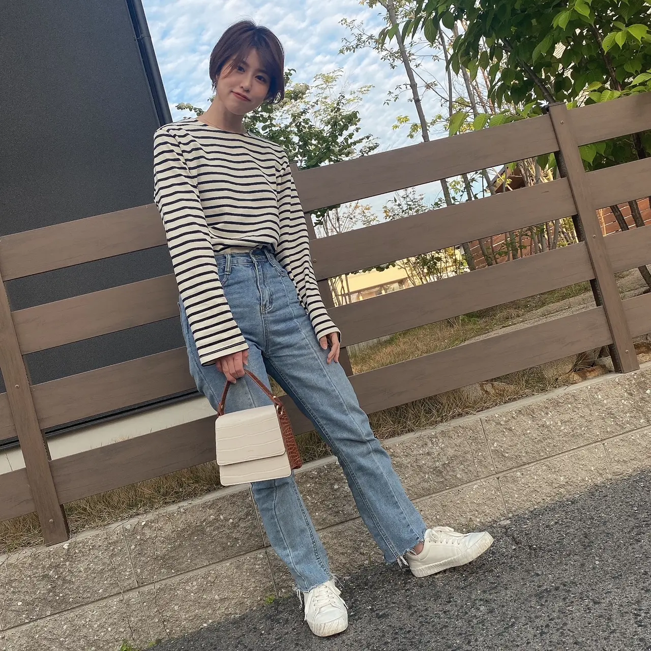 バッグを持ってる女性