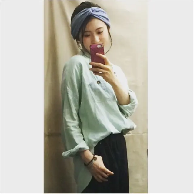 湿気で髪がまとまらない…そんな時はヘアバンドでこなれヘアに☺︎_1