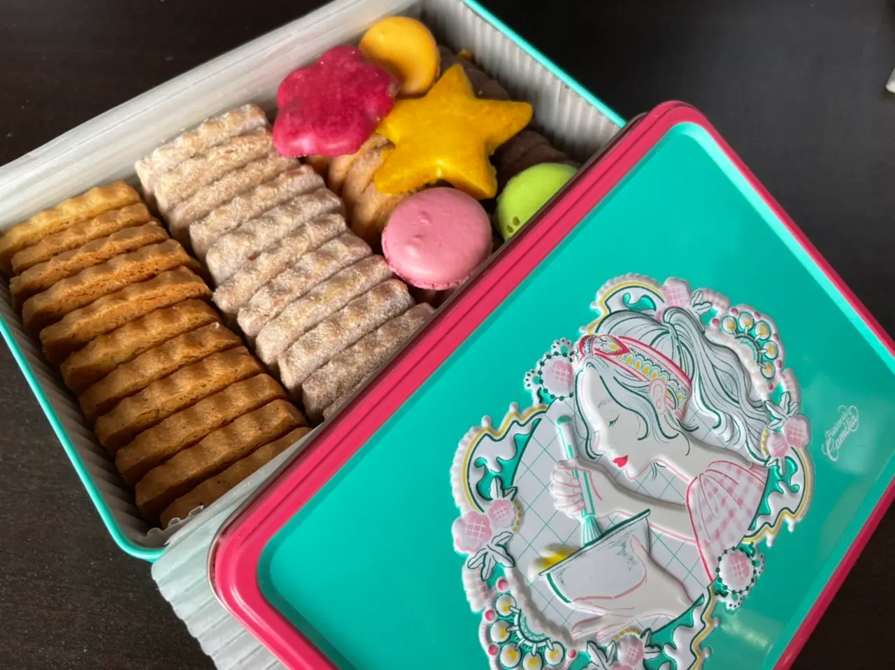 【クッキー缶】ニシイズミユカ × パティスリーカメリア銀座 コラボクッキー缶がかわいい_3