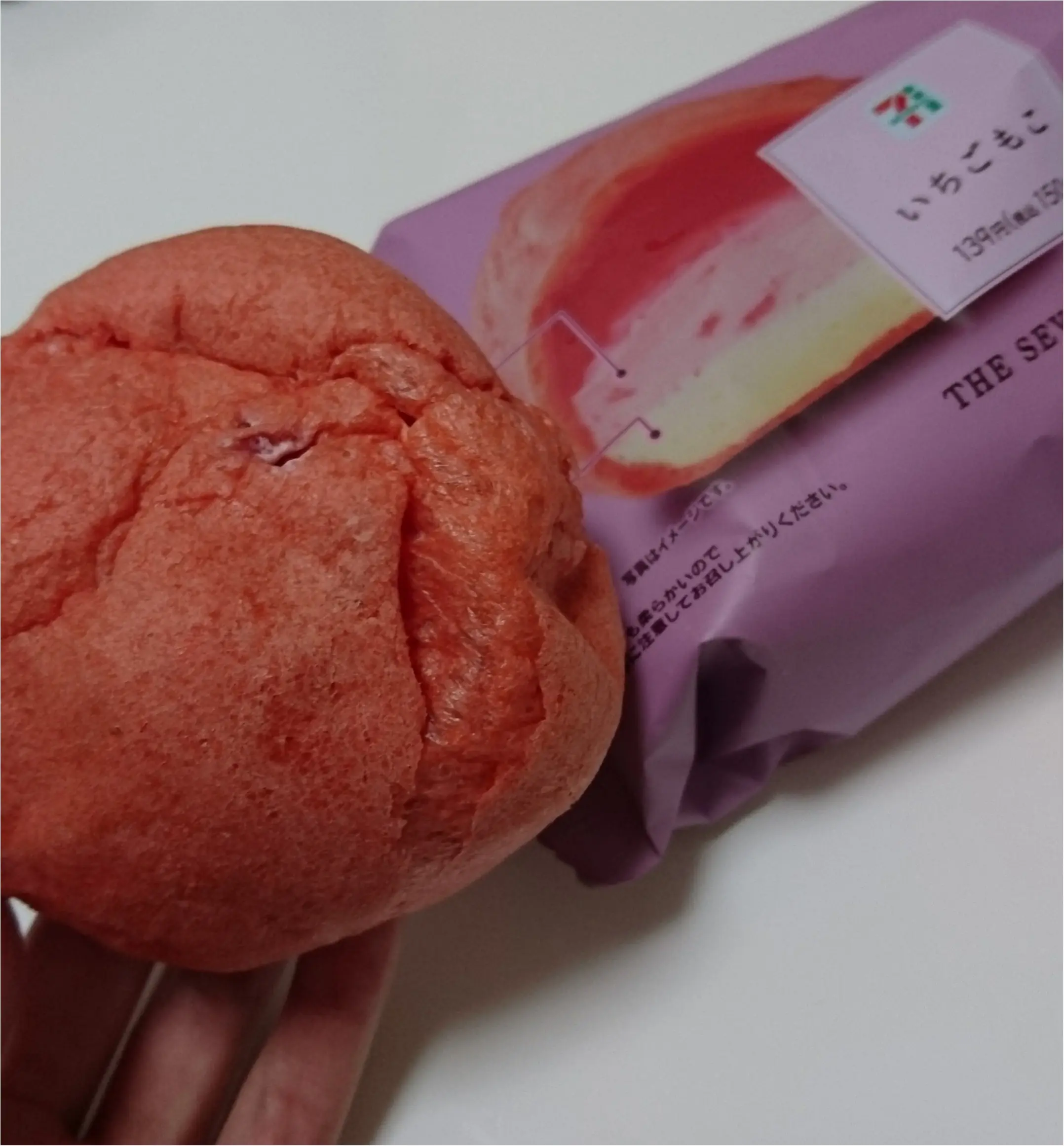 【コンビニスイーツ】セブンで人気いちごもこ♡ピンクなシューがかわいい(*´-`)_2
