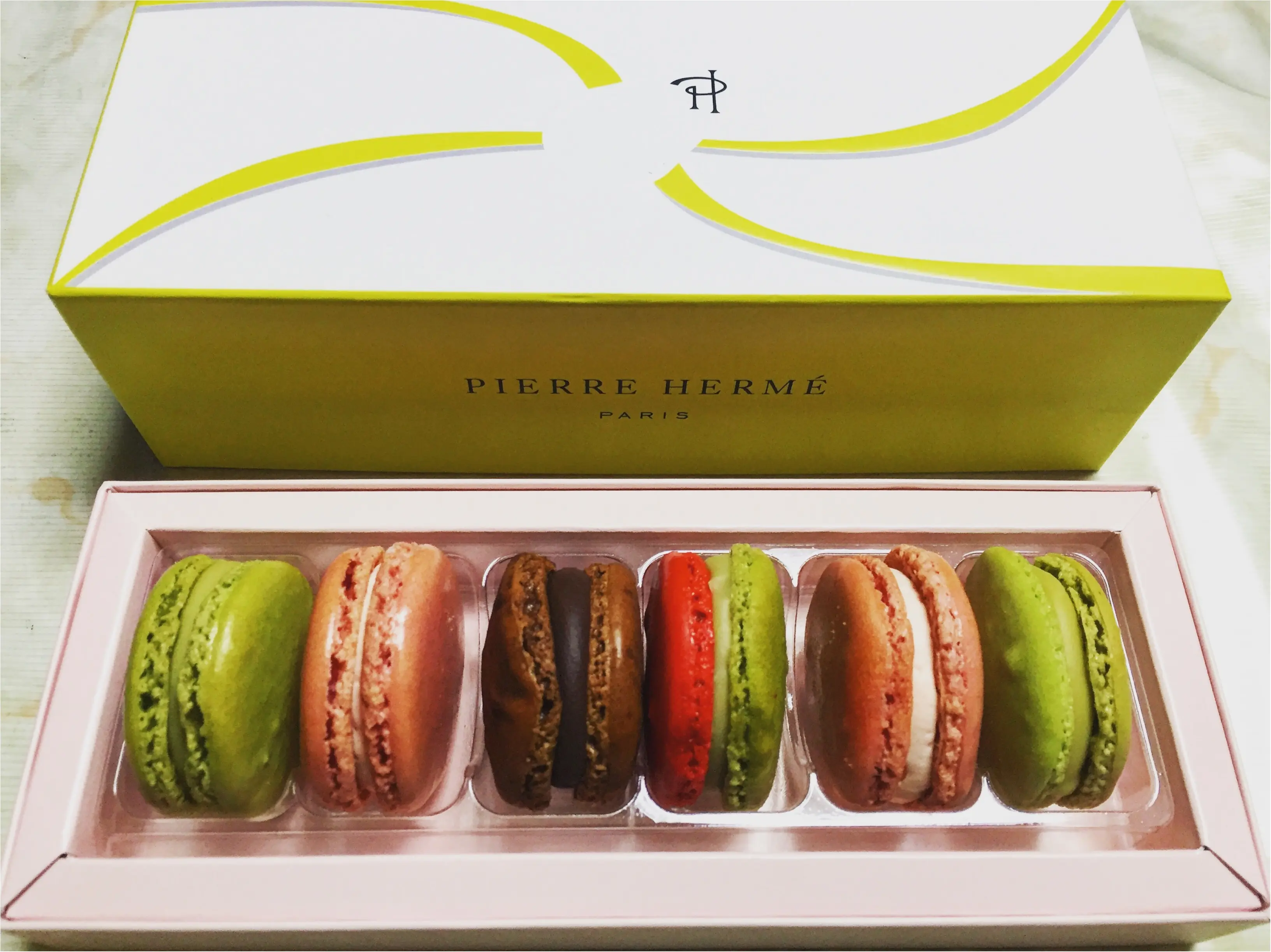 【スイーツ♡】プレゼントや手土産に喜ばれる「PIERRE HERME」のマカロン詰合わせ✨≪samenyan≫_1