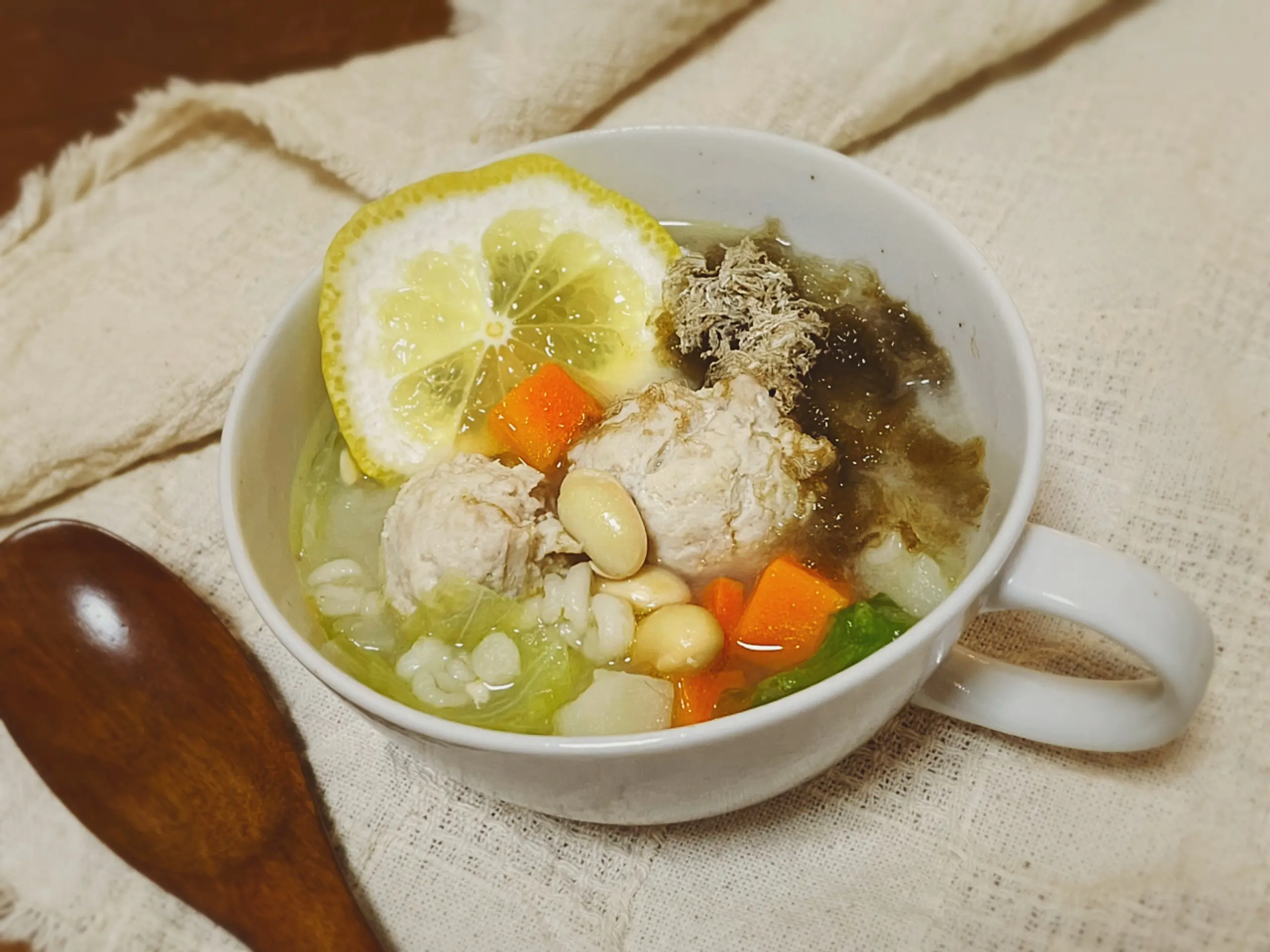 【肌復活!!美容食レシピ〜鶏だんごともち麦の塩レモンスープ〜】_1