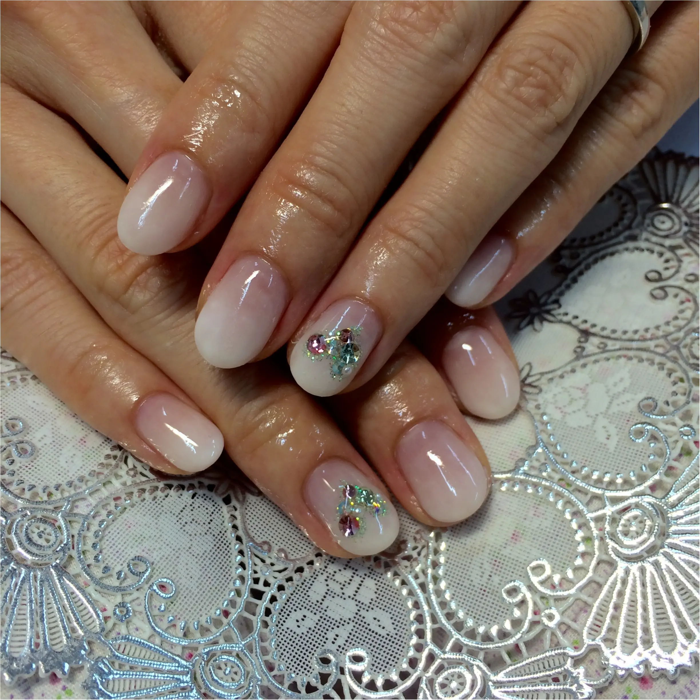 6月Nail*「シャーベットホワイトベースに煌めくグリーンハート♡をのせて」by Alisa*_1