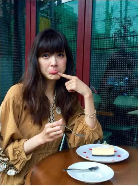 佐藤ありさスペシャルBOOKを大公開!撮影オフショットムービーも♡_3