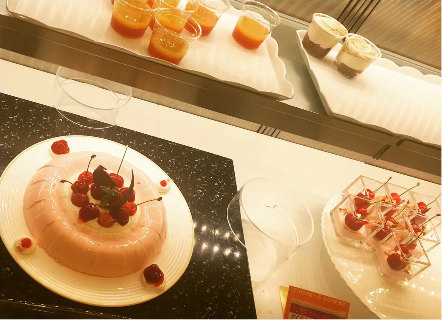 予約のとれない”タカノフルーツパーラー”の食べ放題はこんなに素敵なバイキングだった!!_2