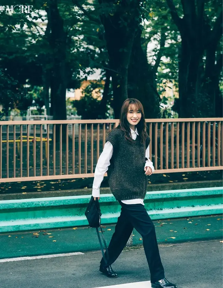 私服のパンツコーデの飯豊まりえ